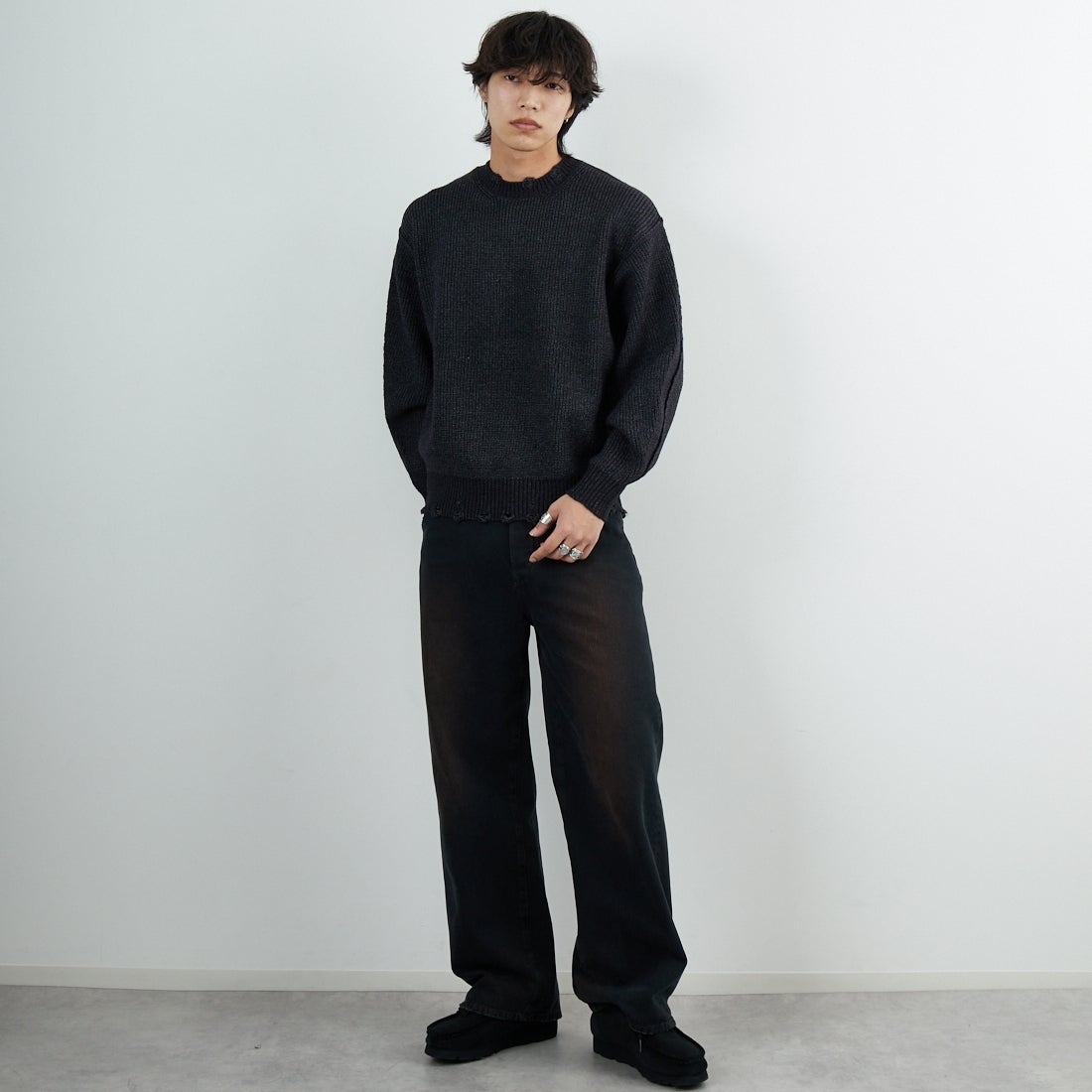 SLICK [スリック] マイクロヤーン クルーネックダメージニット [5151066] 700 BLACK &&モデル身長：179cm 着用サイズ：1&&