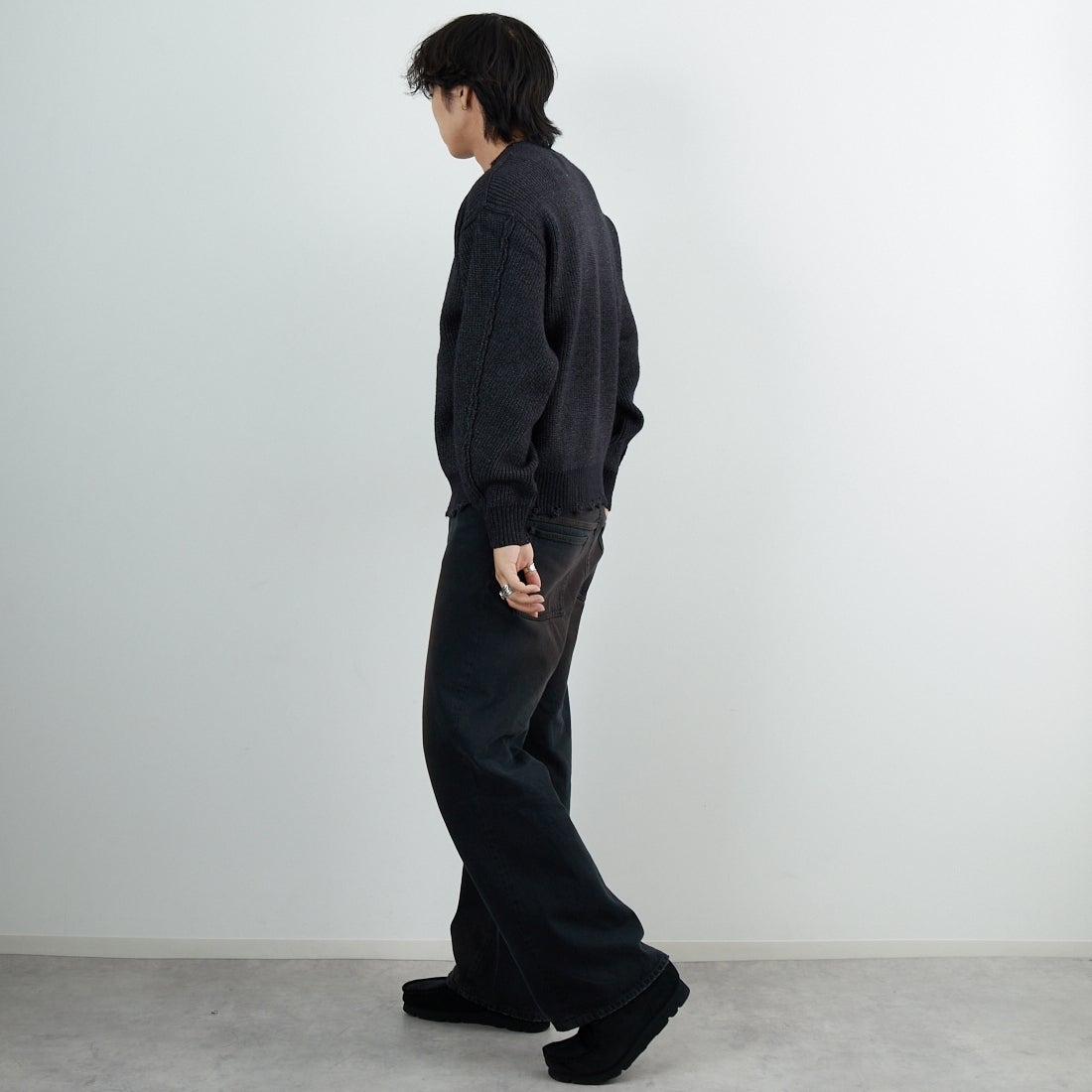 SLICK [スリック] マイクロヤーン クルーネックダメージニット [5151066] 700 BLACK &&モデル身長：179cm 着用サイズ：1&&