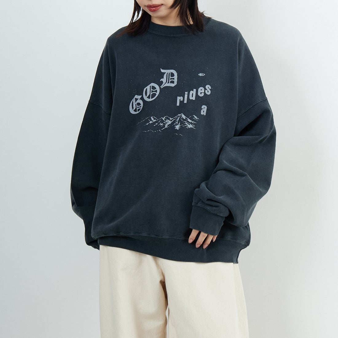 REMI RELIEF [レミレリーフ] 別注 SP加工 ダメージクルーネックスウェット [RN29373268-JF] BLACK &&モデル身長：162cm 着用サイズ：M&&