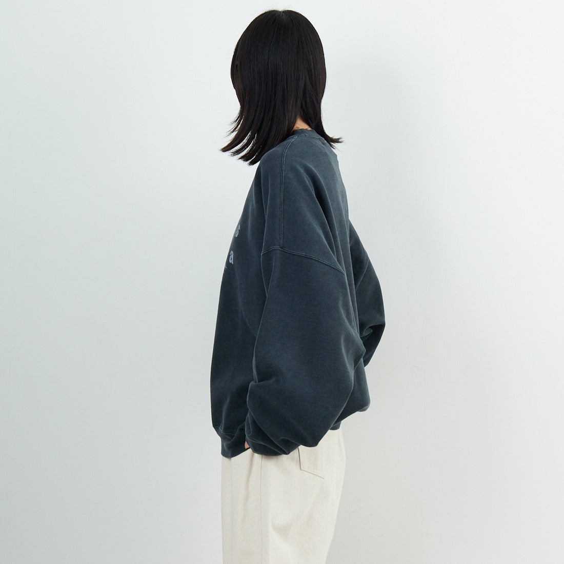 REMI RELIEF [レミレリーフ] 別注 SP加工 ダメージクルーネックスウェット [RN29373268-JF] BLACK &&モデル身長：162cm 着用サイズ：M&&