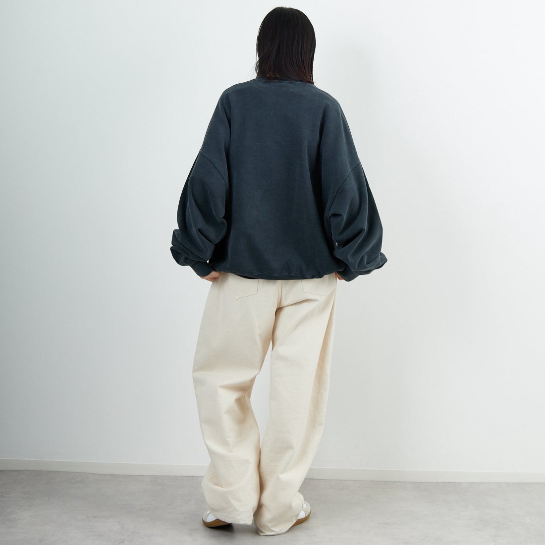REMI RELIEF [レミレリーフ] 別注 SP加工 ダメージクルーネックスウェット [RN29373268-JF] BLACK &&モデル身長：162cm 着用サイズ：M&&