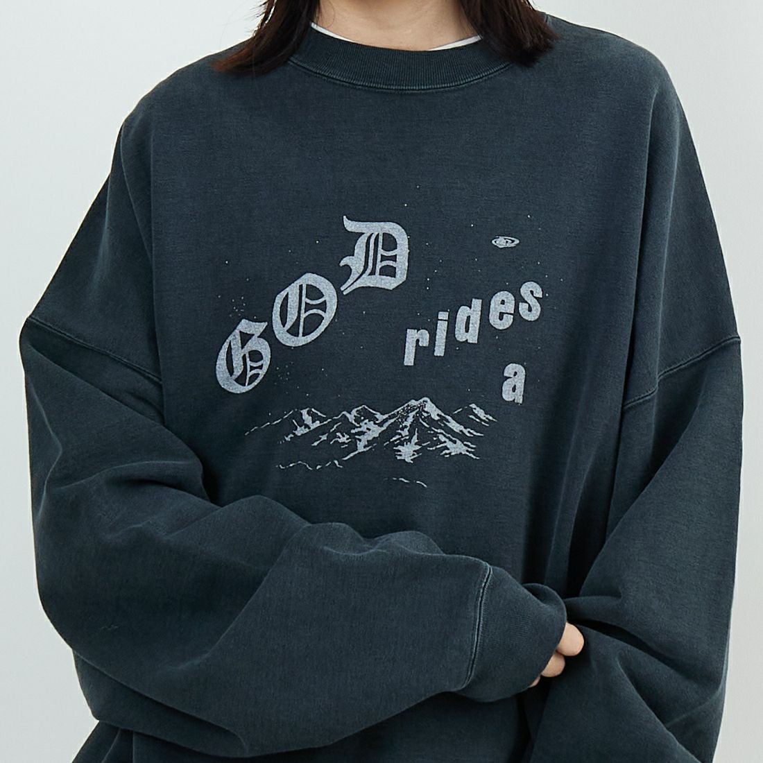 REMI RELIEF [レミレリーフ] 別注 SP加工 ダメージクルーネックスウェット [RN29373268-JF] BLACK &&モデル身長：162cm 着用サイズ：M&&