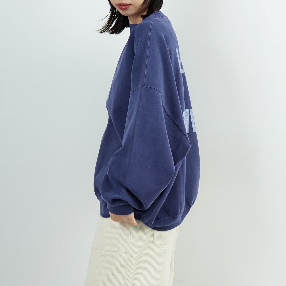 REMI RELIEF [レミレリーフ] 別注 SP加工 ダメージクルーネックスウェット [RN29373272-JF] NAVY &&モデル身長：162cm 着用サイズ：M&&