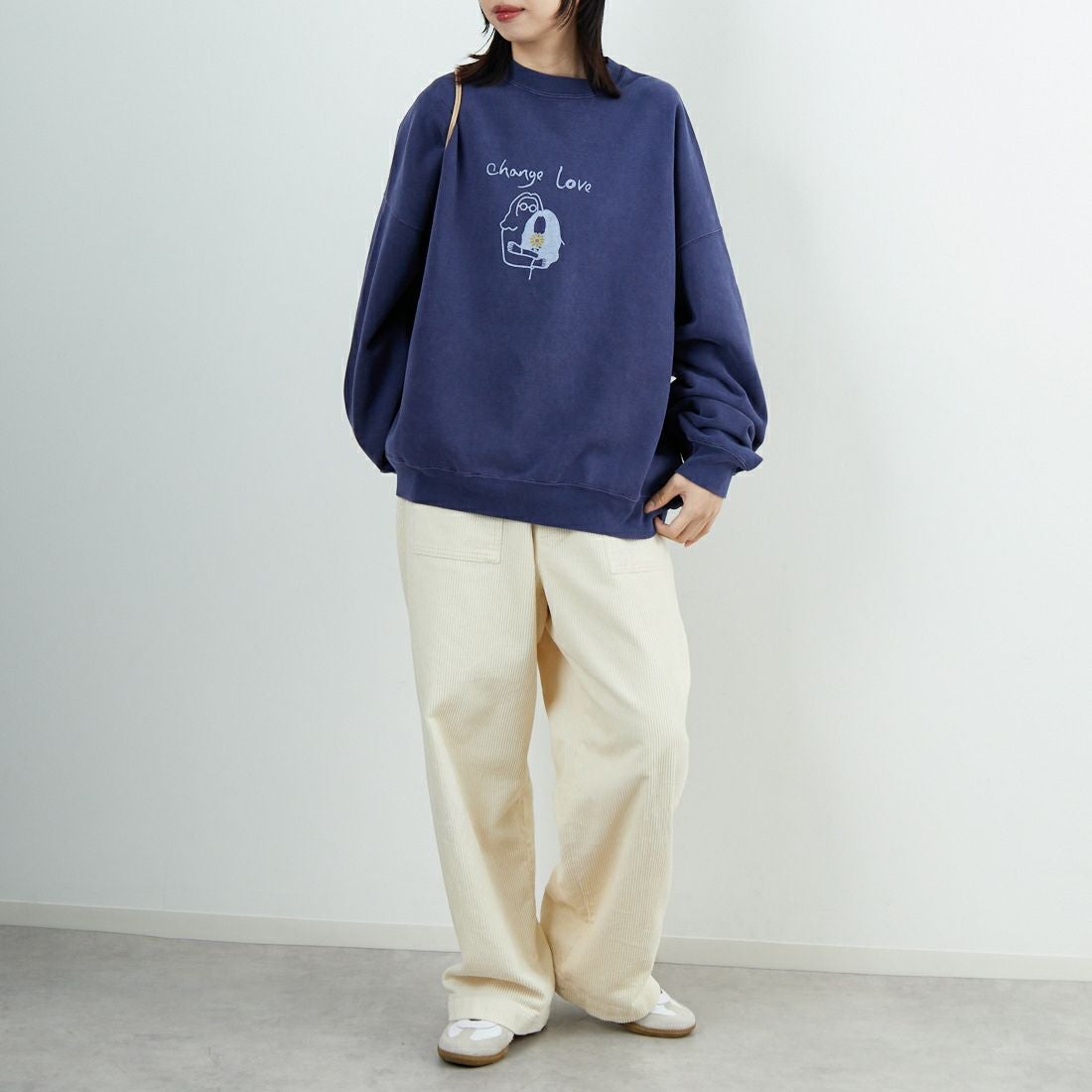 REMI RELIEF [レミレリーフ] 別注 SP加工 ダメージクルーネックスウェット [RN29373272-JF] NAVY &&モデル身長：162cm 着用サイズ：M&&