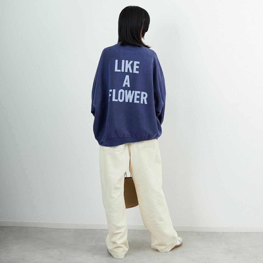 REMI RELIEF [レミレリーフ] 別注 SP加工 ダメージクルーネックスウェット [RN29373272-JF] NAVY &&モデル身長：162cm 着用サイズ：M&&