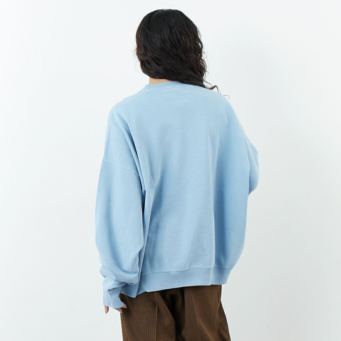 REMI RELIEF [レミレリーフ] 別注 SP加工 ダメージクルーネックスウェット [RN29373277-JF] SAX &&モデル身長：162cm 着用サイズ：M&&