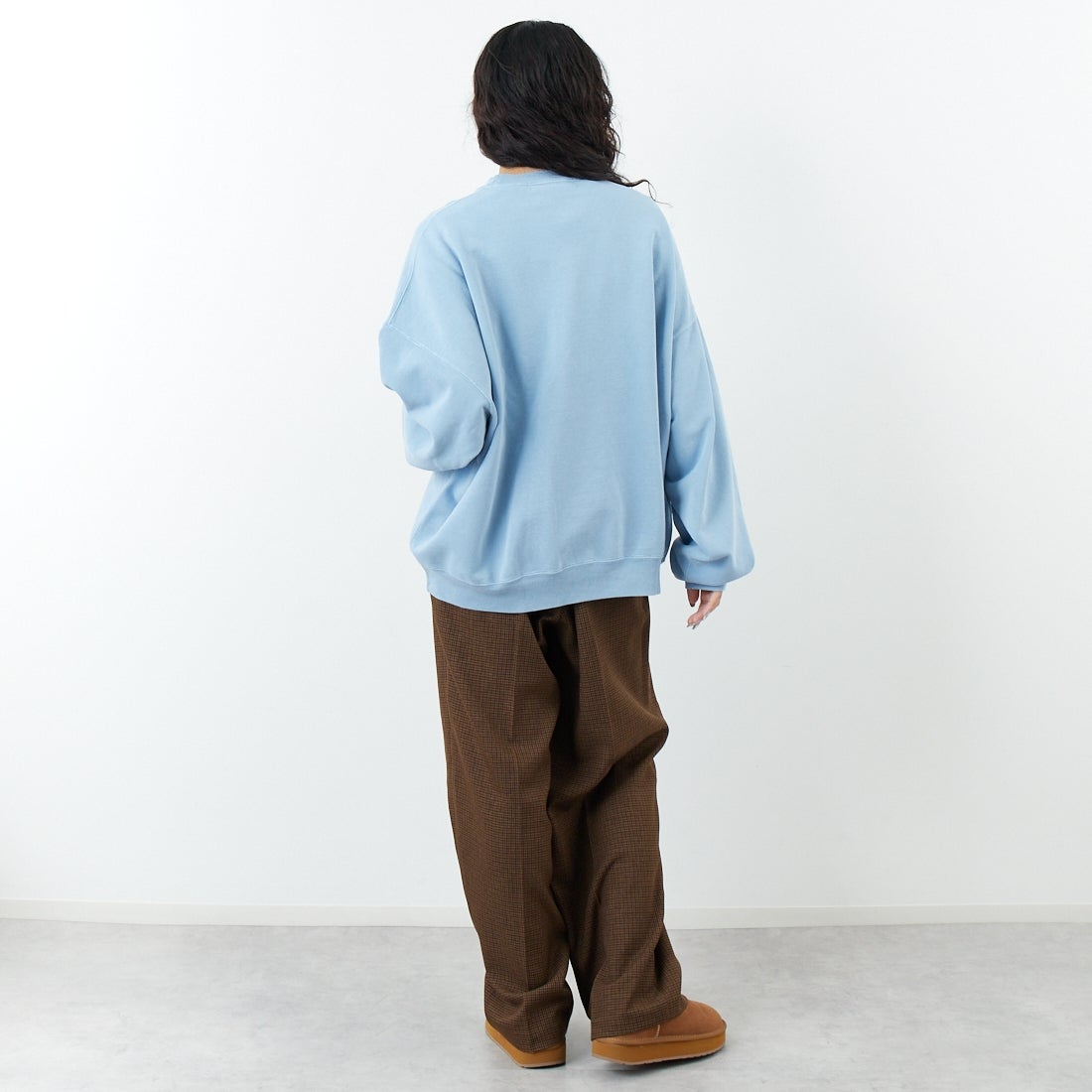 REMI RELIEF [レミレリーフ] 別注 SP加工 ダメージクルーネックスウェット [RN29373277-JF] SAX &&モデル身長：162cm 着用サイズ：M&&