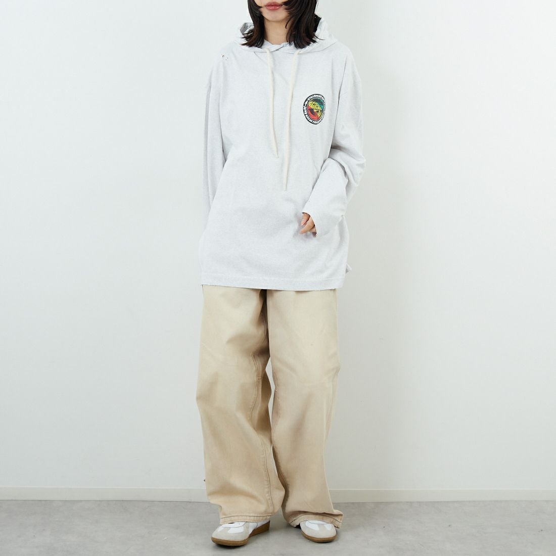 HOLIDAY [ホリデイ] スーパーファインドライ ロングスリーブダメージフーディ [25201006] S.GRAY &&モデル身長：162cm 着用サイズ：ONE SIZE&&