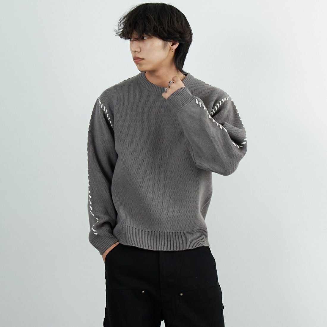 33Degrees [サーティスリーディグリーズ] ハンドステッチクルーネックニット [ND-25755014] 03 GREY &&モデル身長：179cm 着用サイズ：M&&