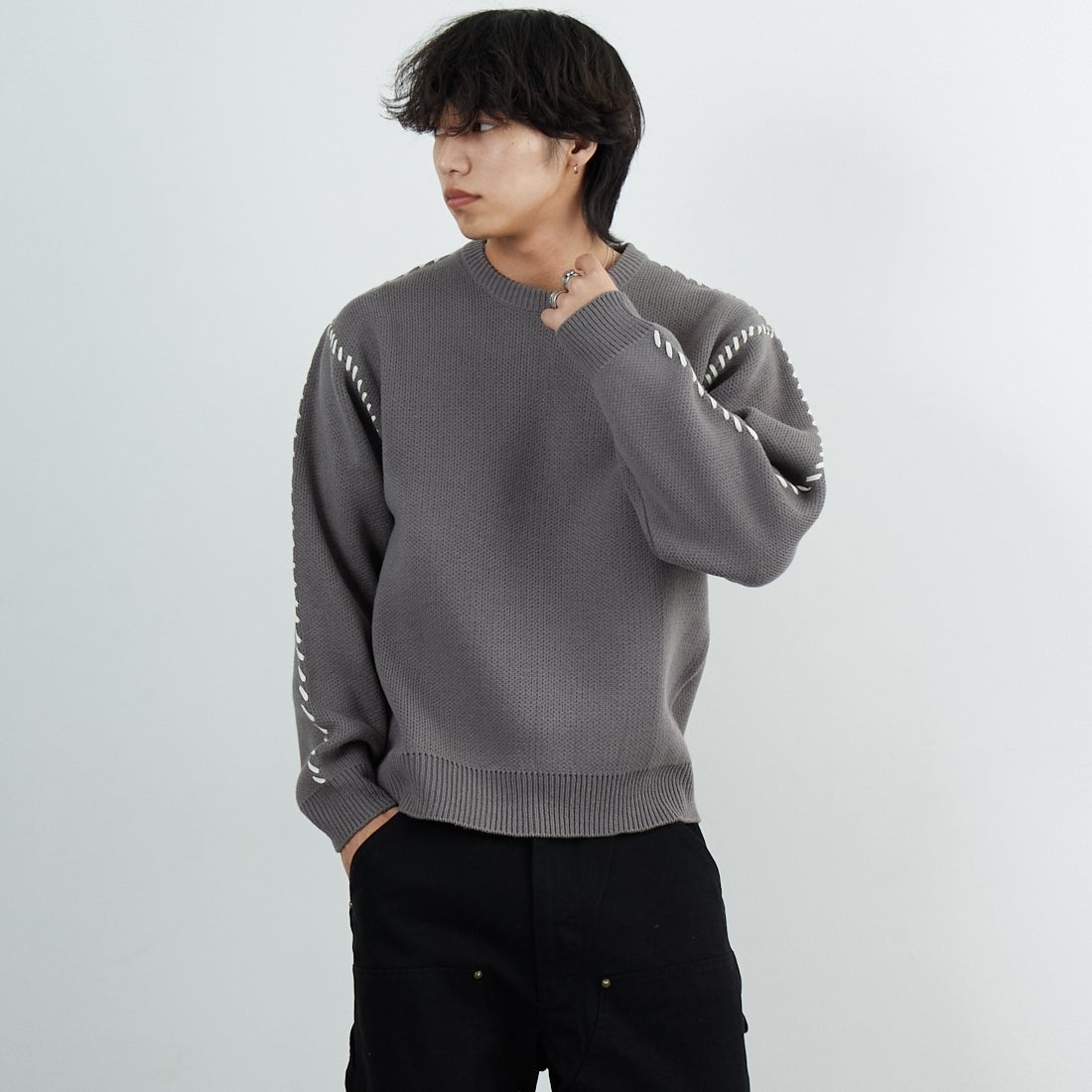 33Degrees [サーティスリーディグリーズ] ハンドステッチクルーネックニット [ND-25755014] 03 GREY &&モデル身長：179cm 着用サイズ：M&&