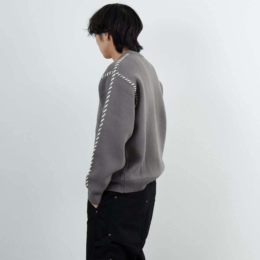 33Degrees [サーティスリーディグリーズ] ハンドステッチクルーネックニット [ND-25755014] 03 GREY &&モデル身長：179cm 着用サイズ：M&&