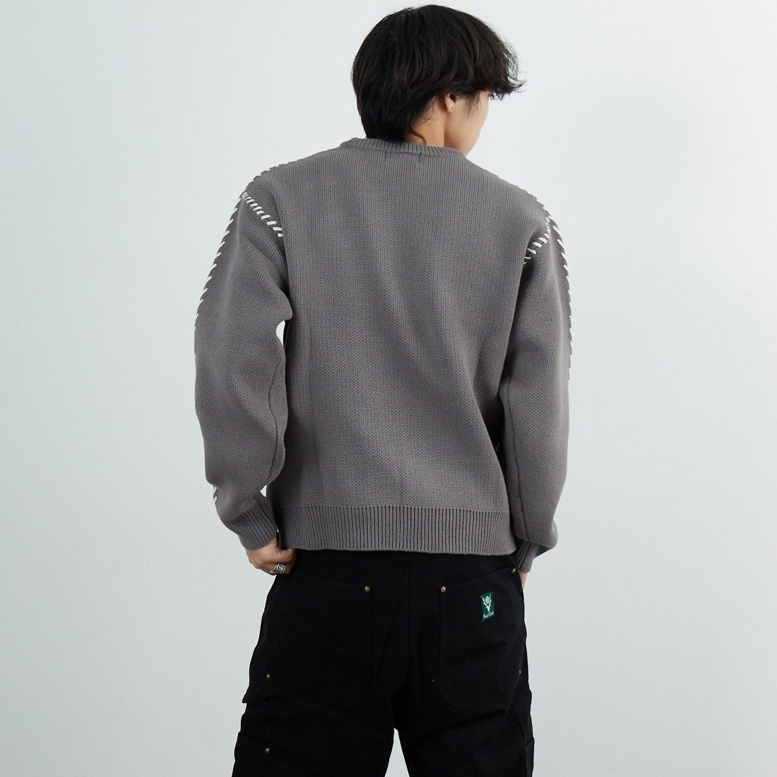 33Degrees [サーティスリーディグリーズ] ハンドステッチクルーネックニット [ND-25755014] 03 GREY &&モデル身長：179cm 着用サイズ：M&&