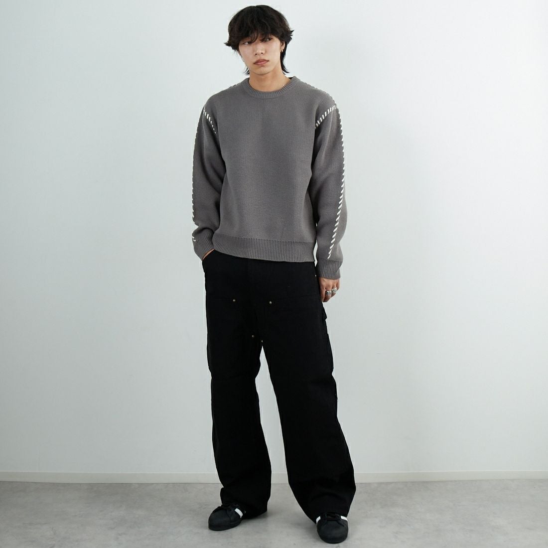 33Degrees [サーティスリーディグリーズ] ハンドステッチクルーネックニット [ND-25755014] 03 GREY &&モデル身長：179cm 着用サイズ：M&&