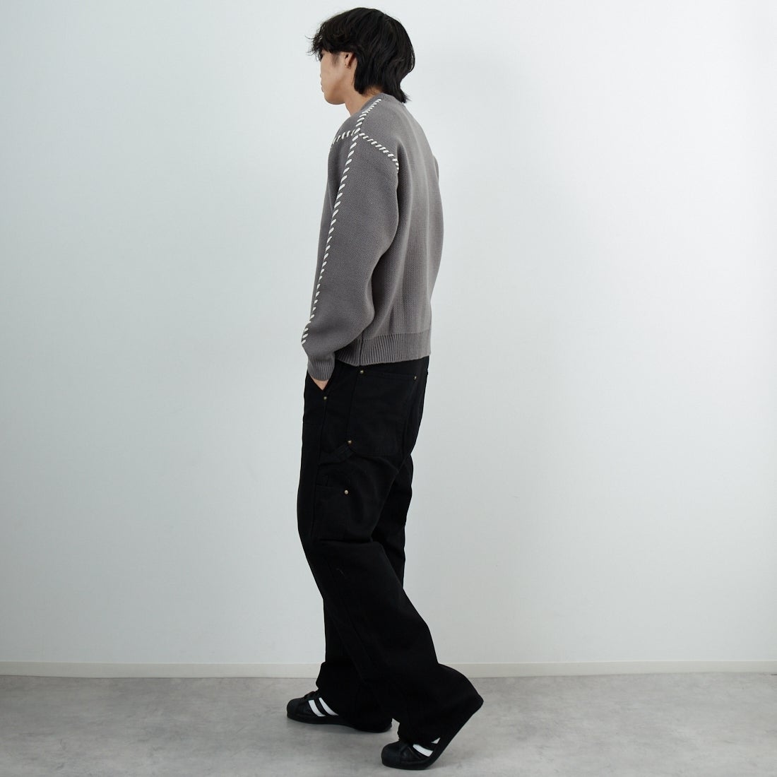 33Degrees [サーティスリーディグリーズ] ハンドステッチクルーネックニット [ND-25755014] 03 GREY &&モデル身長：179cm 着用サイズ：M&&
