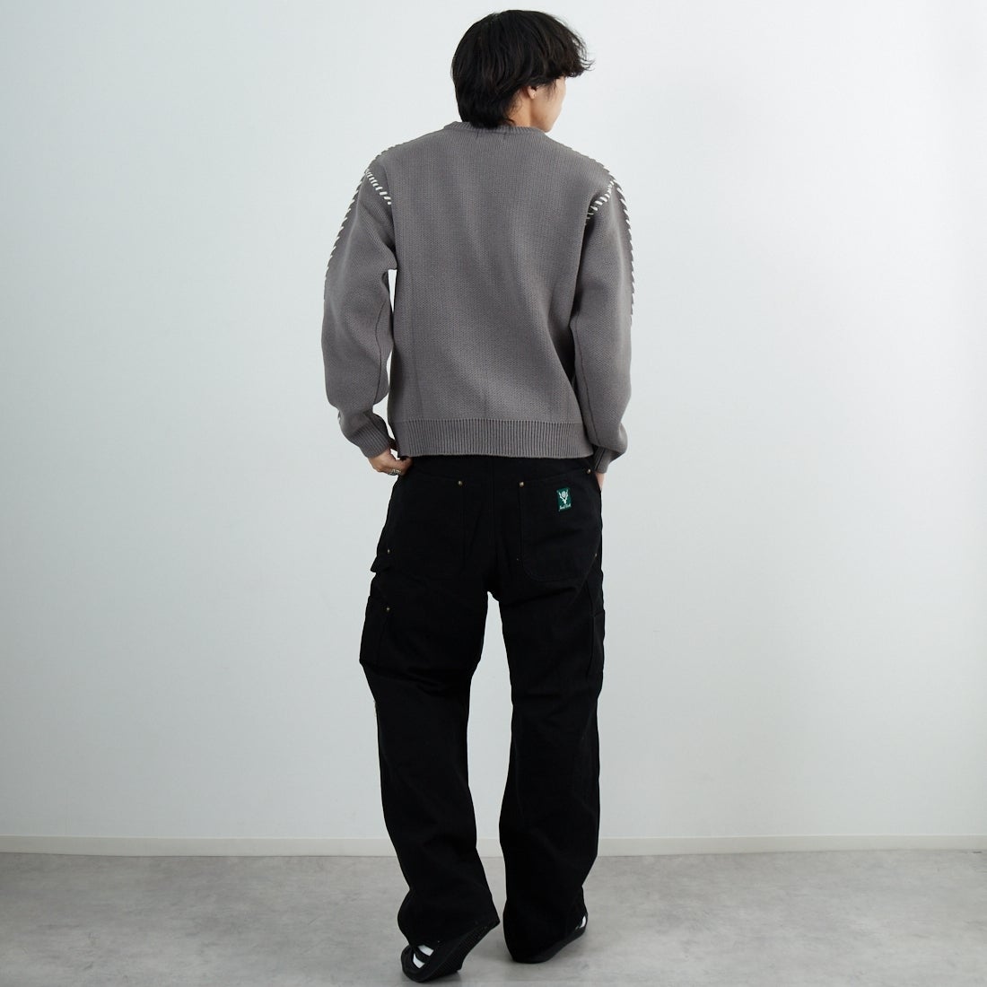 33Degrees [サーティスリーディグリーズ] ハンドステッチクルーネックニット [ND-25755014] 03 GREY &&モデル身長：179cm 着用サイズ：M&&