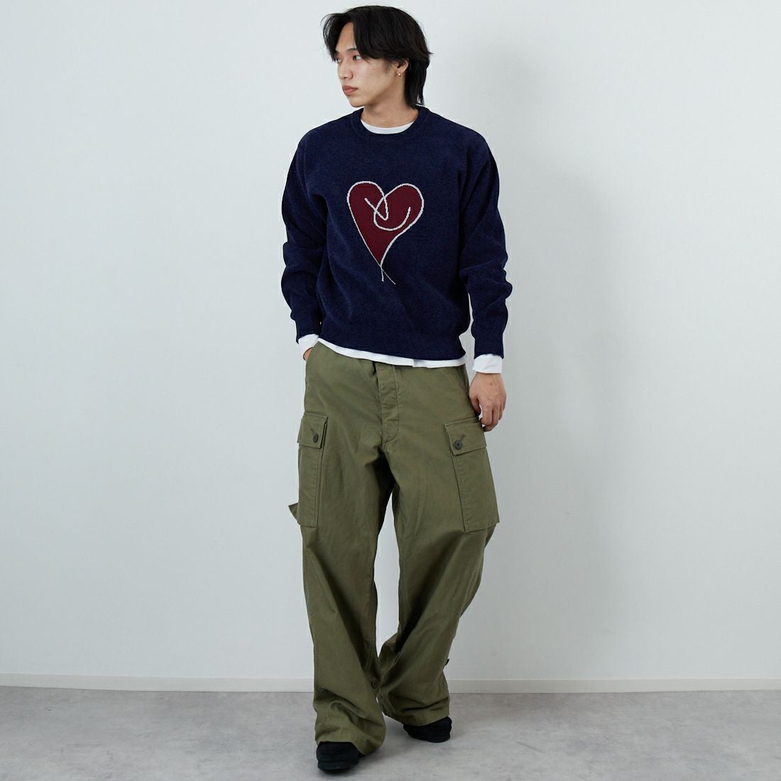 33Degrees [サーティスリーディグリーズ] グラフィックモールクルーネックニット [ND-25755017] 92 NAVY &&モデル身長：179cm 着用サイズ：M&&