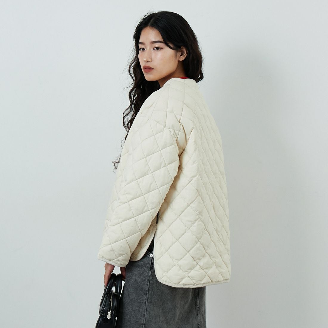 Gymphlex [ジムフレックス] キルトダウンカラーレスジャケット [GY-A0431NYM] OYSTER &&モデル身長：162cm 着用サイズ：14&&