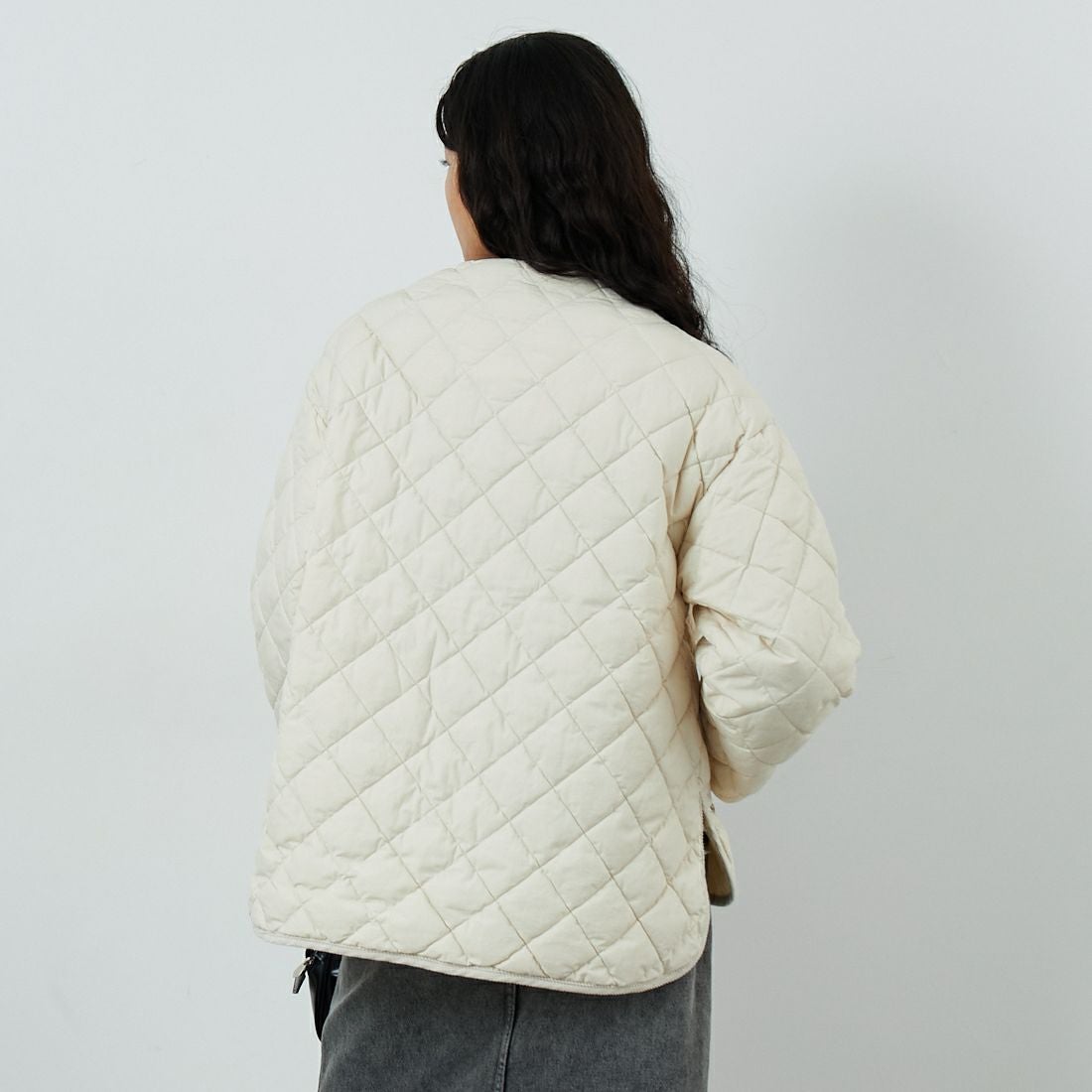 Gymphlex [ジムフレックス] キルトダウンカラーレスジャケット [GY-A0431NYM] OYSTER &&モデル身長：162cm 着用サイズ：14&&