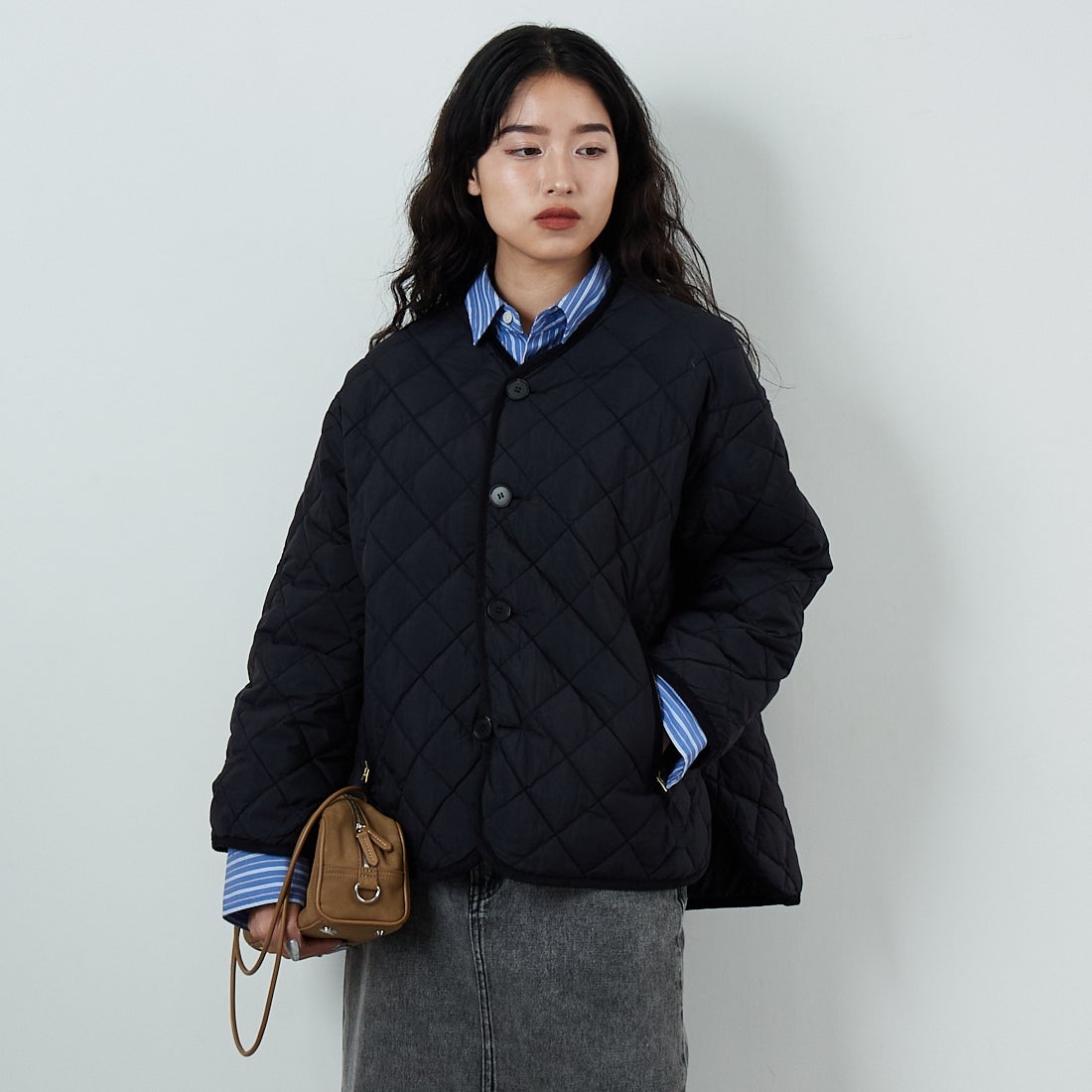 Gymphlex [ジムフレックス] キルトダウンカラーレスジャケット [GY-A0431NYM] BLACK &&モデル身長：162cm 着用サイズ：14&&