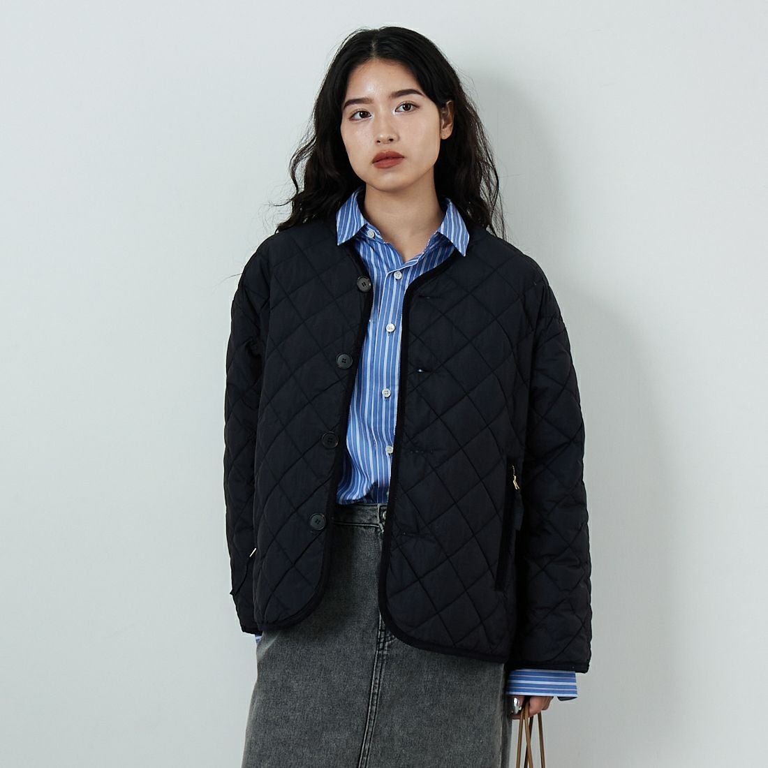 Gymphlex [ジムフレックス] キルトダウンカラーレスジャケット [GY-A0431NYM] BLACK &&モデル身長：162cm 着用サイズ：14&&