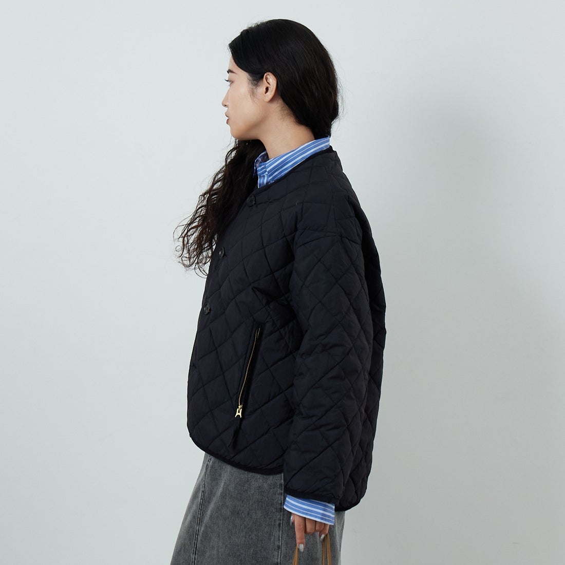 Gymphlex [ジムフレックス] キルトダウンカラーレスジャケット [GY-A0431NYM] BLACK &&モデル身長：162cm 着用サイズ：14&&