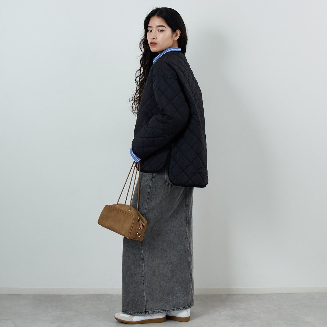 Gymphlex [ジムフレックス] キルトダウンカラーレスジャケット [GY-A0431NYM] BLACK &&モデル身長：162cm 着用サイズ：14&&