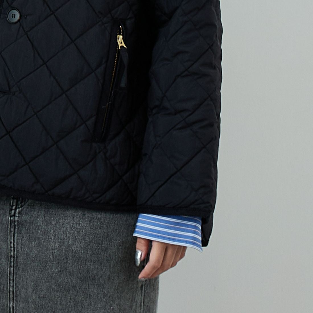 Gymphlex [ジムフレックス] キルトダウンカラーレスジャケット [GY-A0431NYM] BLACK &&モデル身長：162cm 着用サイズ：14&&