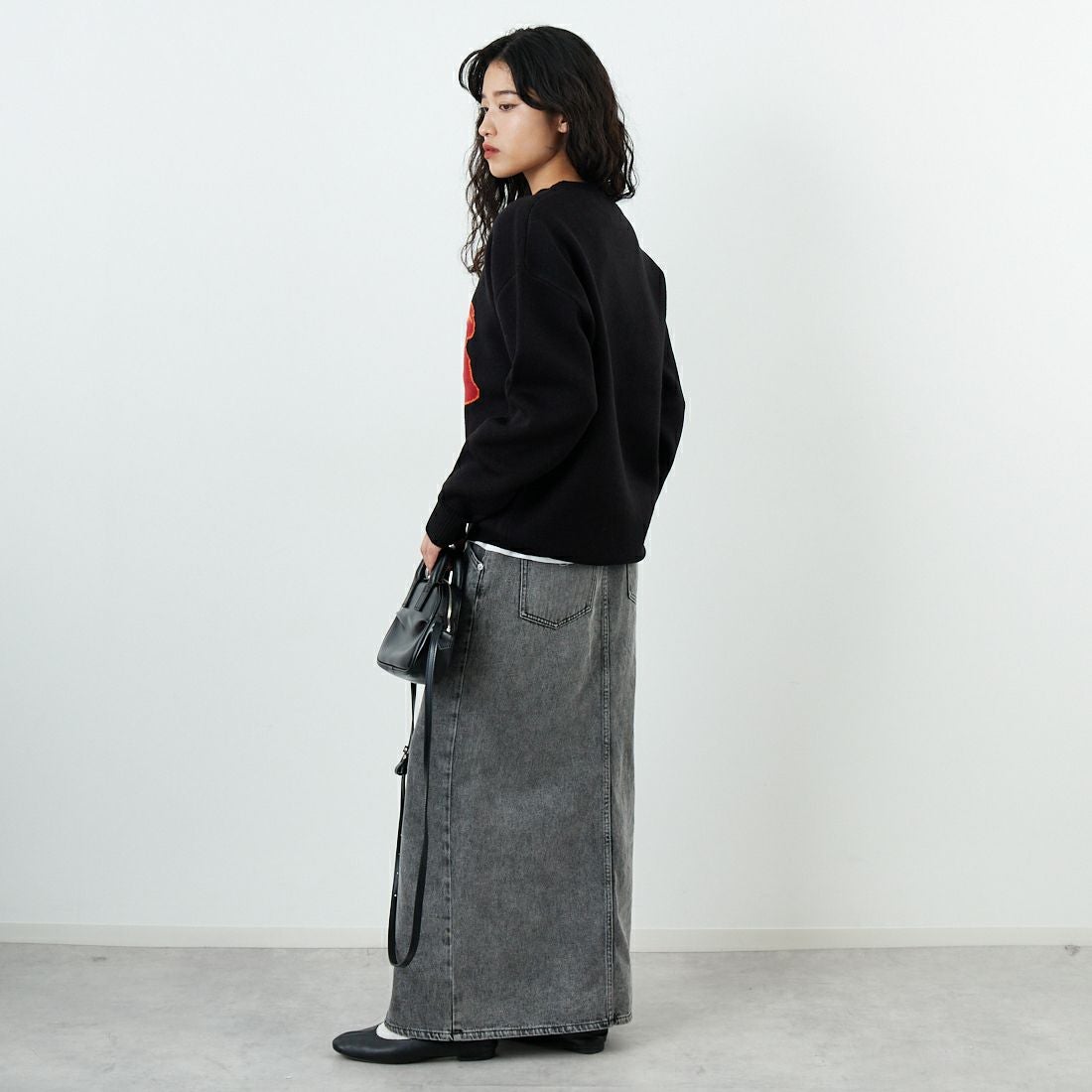 Noir Fabrik [ヌワールファブリック] 人物像柄ダブルジャガードニット [NF-254-097] C BLK/ORG C BLK/ORG &&モデル身長：162cm 着用サイズ：S&&