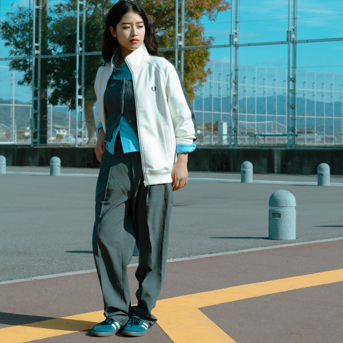 FRED PERRY [フレッドペリー] 別注 配色ライン トラックジャケット [FPM-25A-029JF] ECRU/ANCHO &&モデル身長：162cm 着用サイズ：S&&