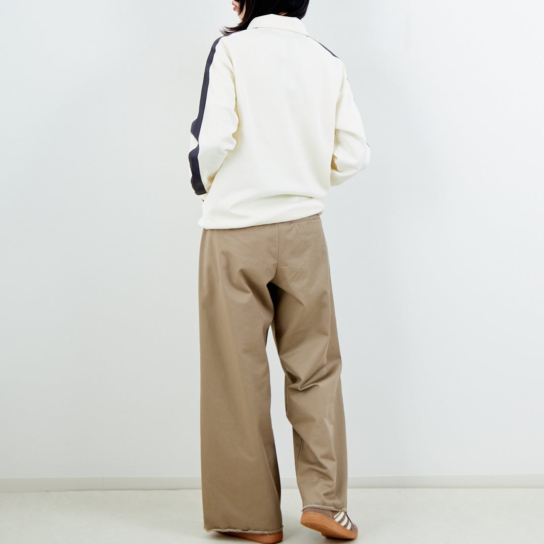FRED PERRY [フレッドペリー] 別注 配色ライン トラックジャケット [FPM-25A-029JF] ECRU/ANCHO &&モデル身長：162cm 着用サイズ：S&&