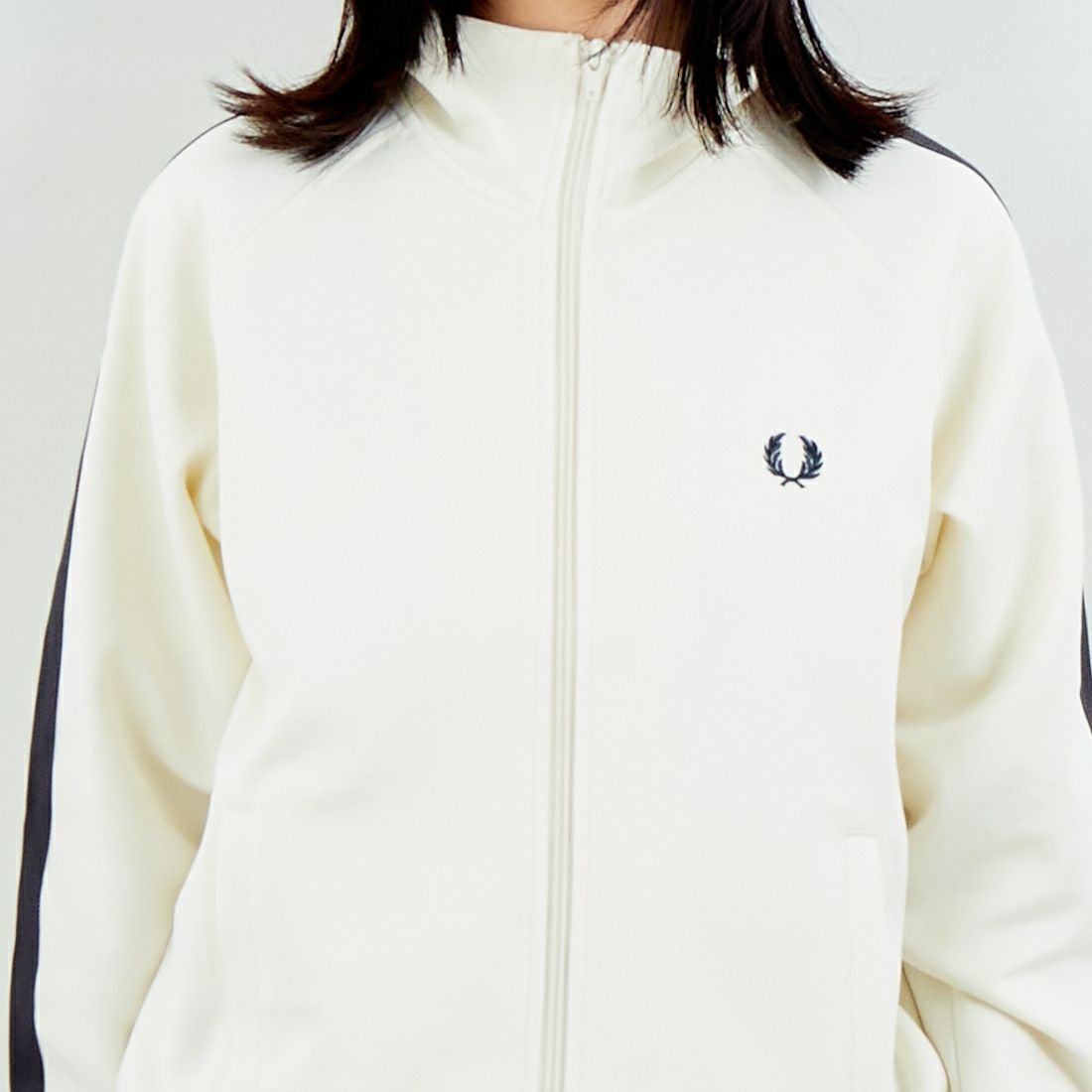 FRED PERRY [フレッドペリー] 別注 配色ライン トラックジャケット [FPM-25A-029JF] ECRU/ANCHO &&モデル身長：162cm 着用サイズ：S&&