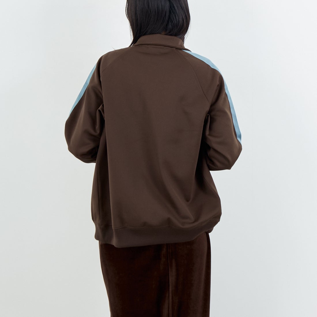 FRED PERRY [フレッドペリー] 別注 配色ライン トラックジャケット [FPM-25A-029JF] BURNT TOBA &&モデル身長：162cm 着用サイズ：S&&
