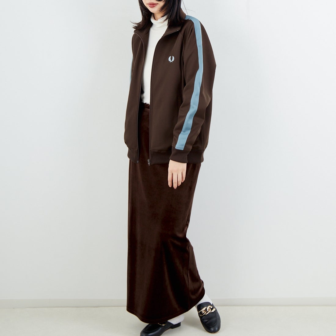 FRED PERRY [フレッドペリー] 別注 配色ライン トラックジャケット [FPM-25A-029JF] BURNT TOBA &&モデル身長：162cm 着用サイズ：S&&