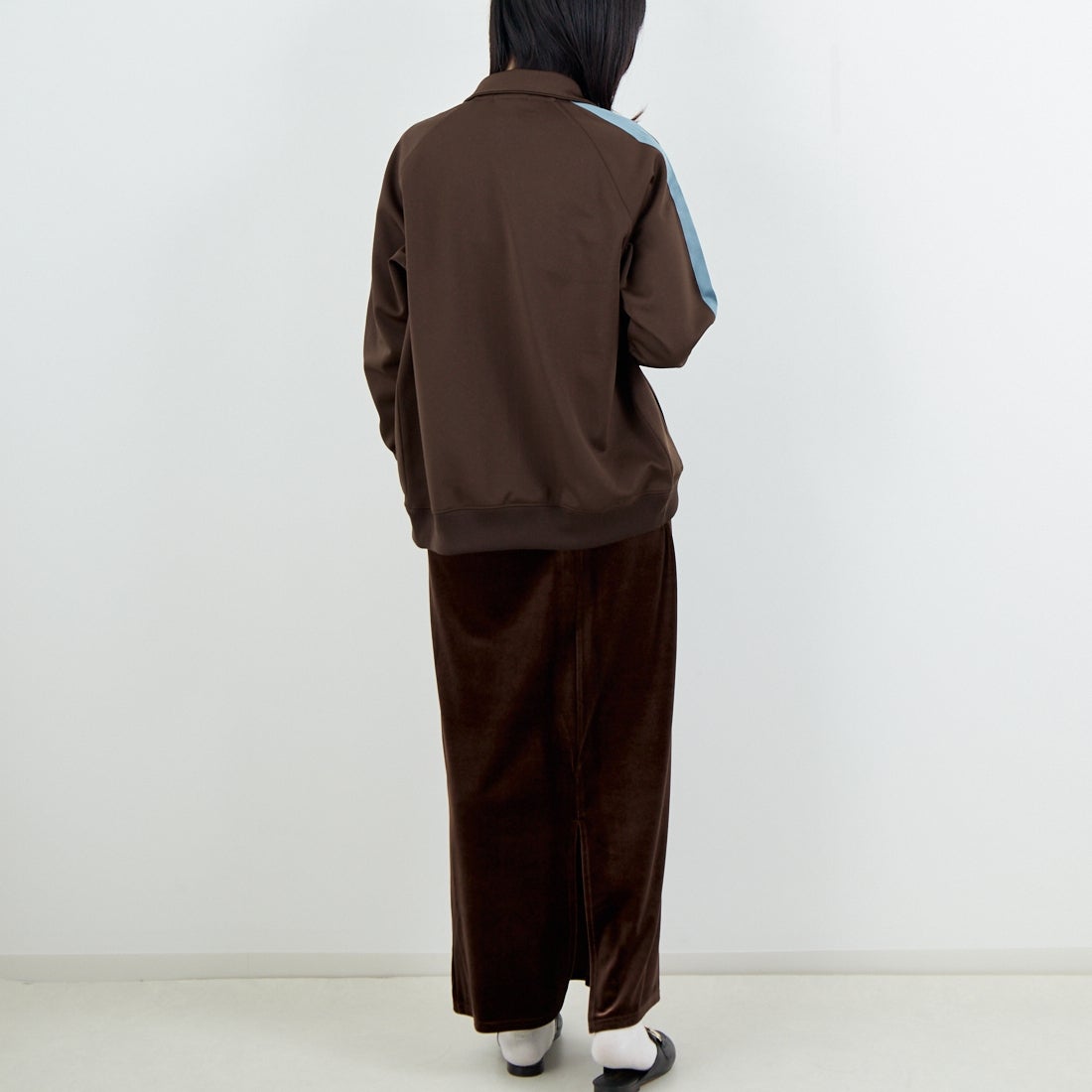 FRED PERRY [フレッドペリー] 別注 配色ライン トラックジャケット [FPM-25A-029JF] BURNT TOBA &&モデル身長：162cm 着用サイズ：S&&