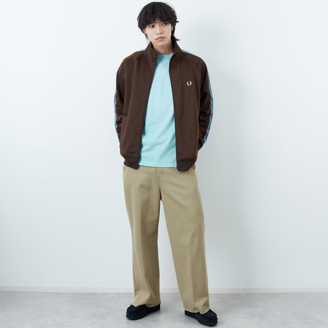 FRED PERRY [フレッドペリー] 別注 配色ライン トラックジャケット [FPM-25A-029JF] BURNT TOBA &&モデル身長：179cm 着用サイズ：L&&