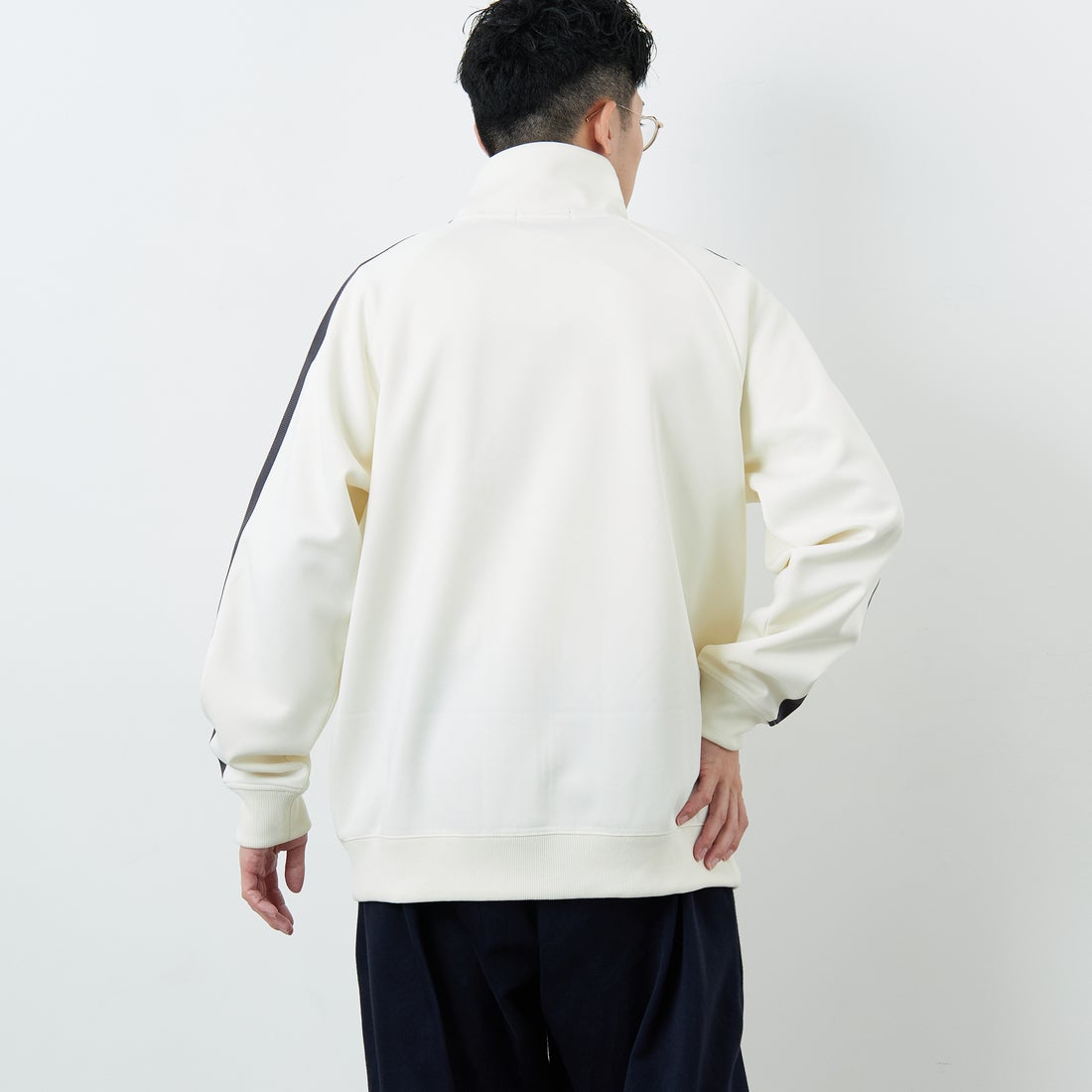 FRED PERRY [フレッドペリー] 別注 配色ライン トラックジャケット [FPM-25A-029JF] ECRU/ANCHO &&モデル身長：168cm 着用サイズ：L&&