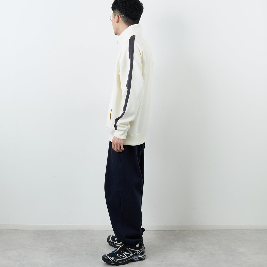 FRED PERRY [フレッドペリー] 別注 配色ライン トラックジャケット [FPM-25A-029JF] ECRU/ANCHO &&モデル身長：168cm 着用サイズ：L&&