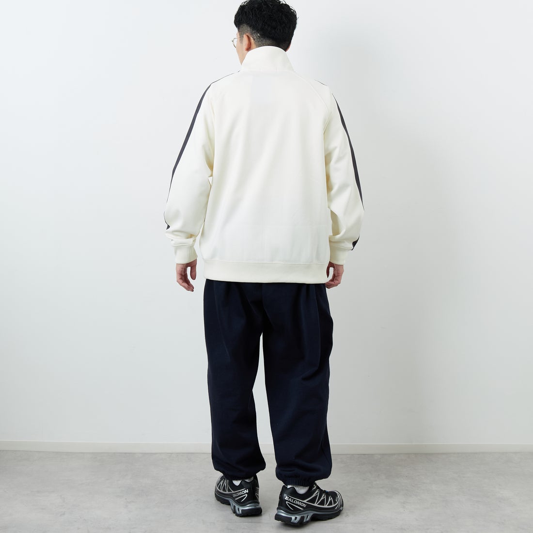 FRED PERRY [フレッドペリー] 別注 配色ライン トラックジャケット [FPM-25A-029JF] ECRU/ANCHO &&モデル身長：168cm 着用サイズ：L&&