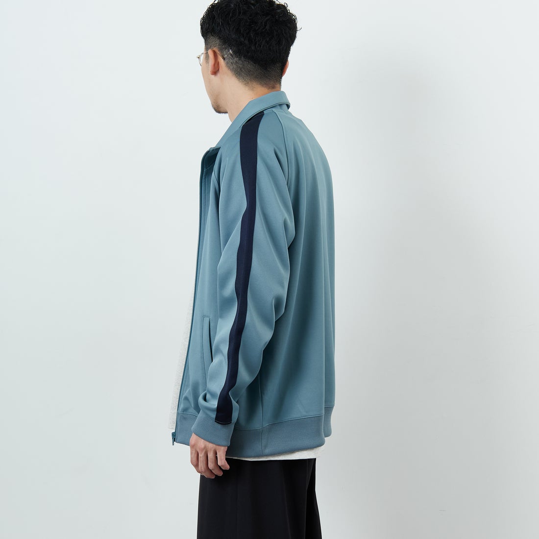FRED PERRY [フレッドペリー] 別注 配色ライン トラックジャケット [FPM-25A-029JF] STOCKPORTB &&モデル身長：168cm 着用サイズ：L&&