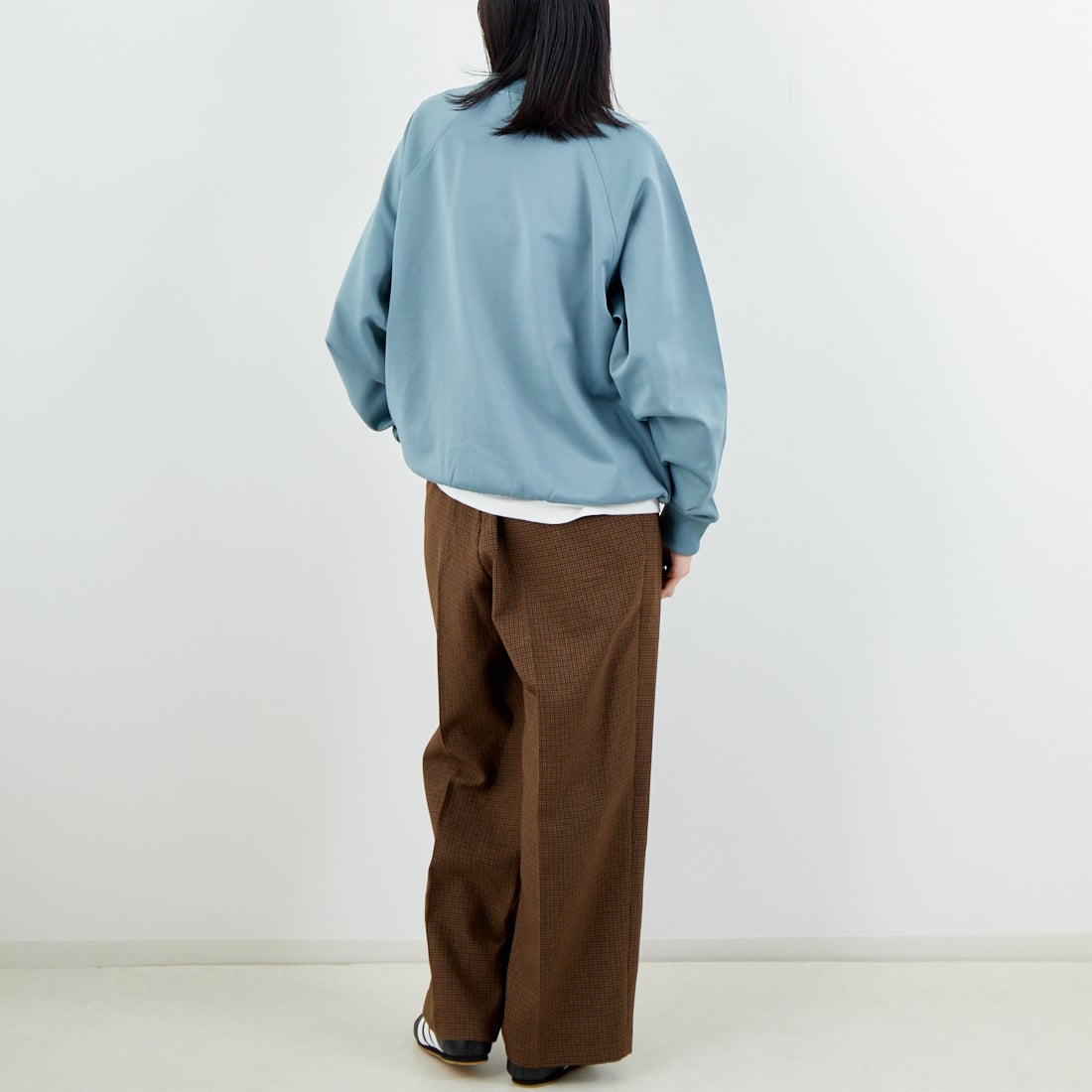 FRED PERRY [フレッドペリー] 別注 トラック クルーネックプルオーバー [FPM-25A-030JF] STOCKPORTB &&モデル身長：162cm 着用サイズ：S&&