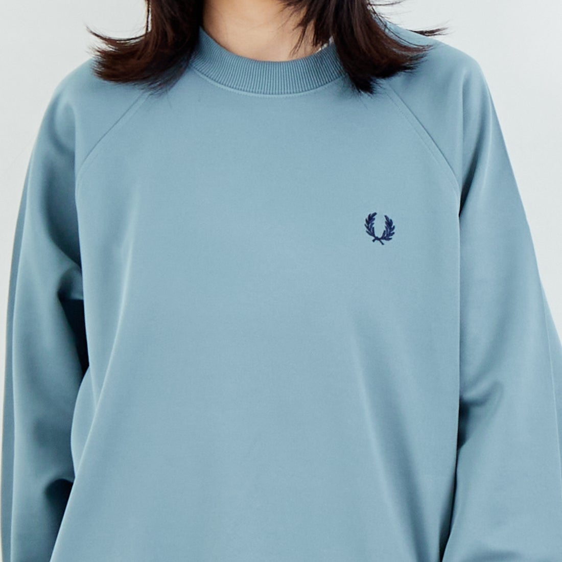 FRED PERRY [フレッドペリー] 別注 トラック クルーネックプルオーバー [FPM-25A-030JF] STOCKPORTB &&モデル身長：162cm 着用サイズ：S&&