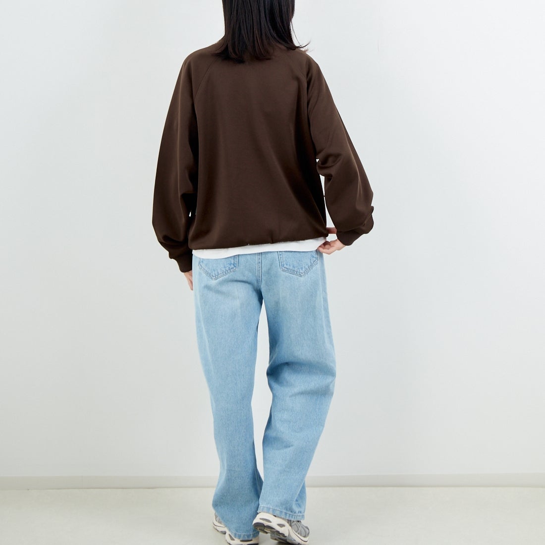 FRED PERRY [フレッドペリー] 別注 トラック クルーネックプルオーバー [FPM-25A-030JF] BURNT TOBA &&モデル身長：162cm 着用サイズ：S&&