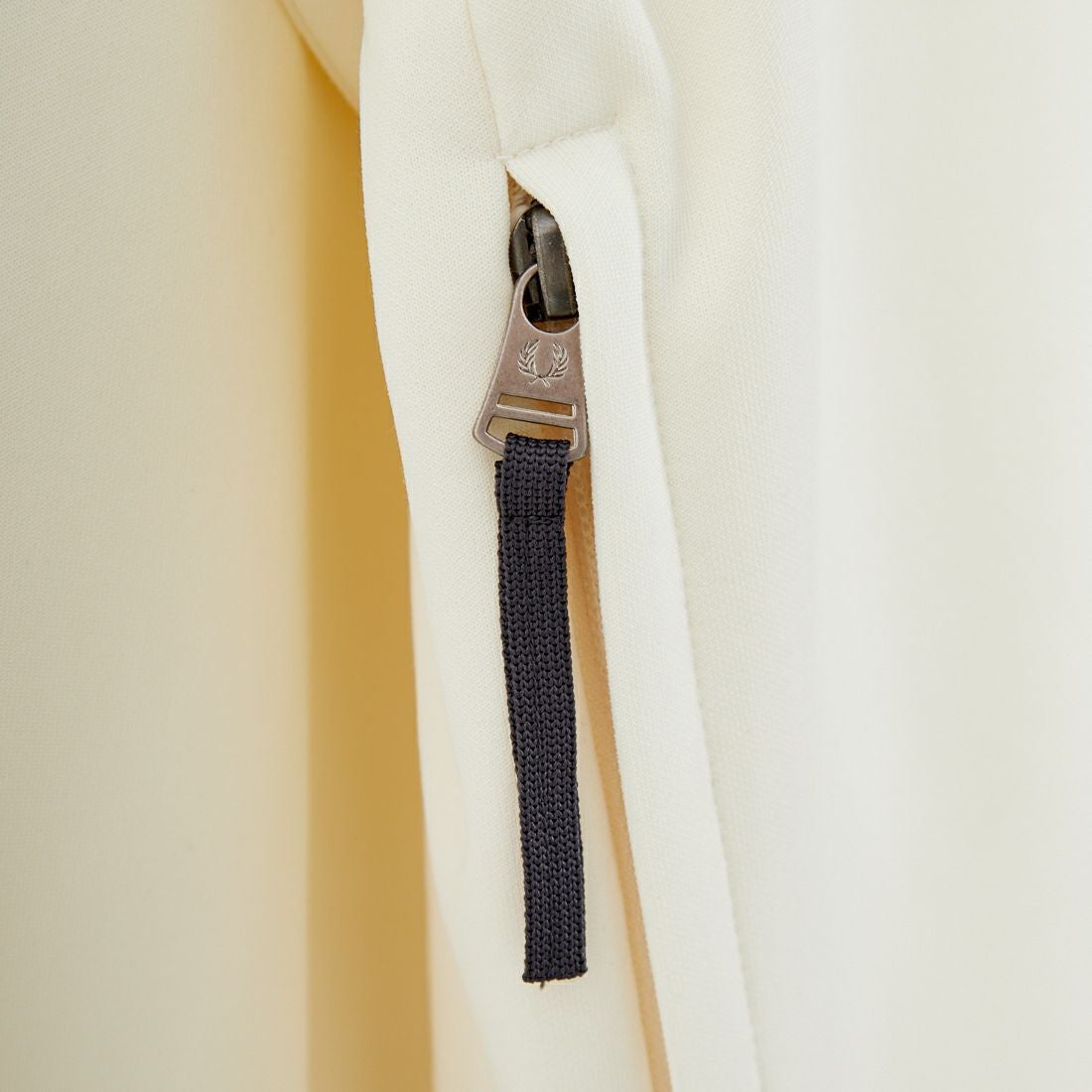 FRED PERRY [フレッドペリー] 別注 トラック クルーネックプルオーバー [FPM-25A-030JF] ECRU/ANCHO