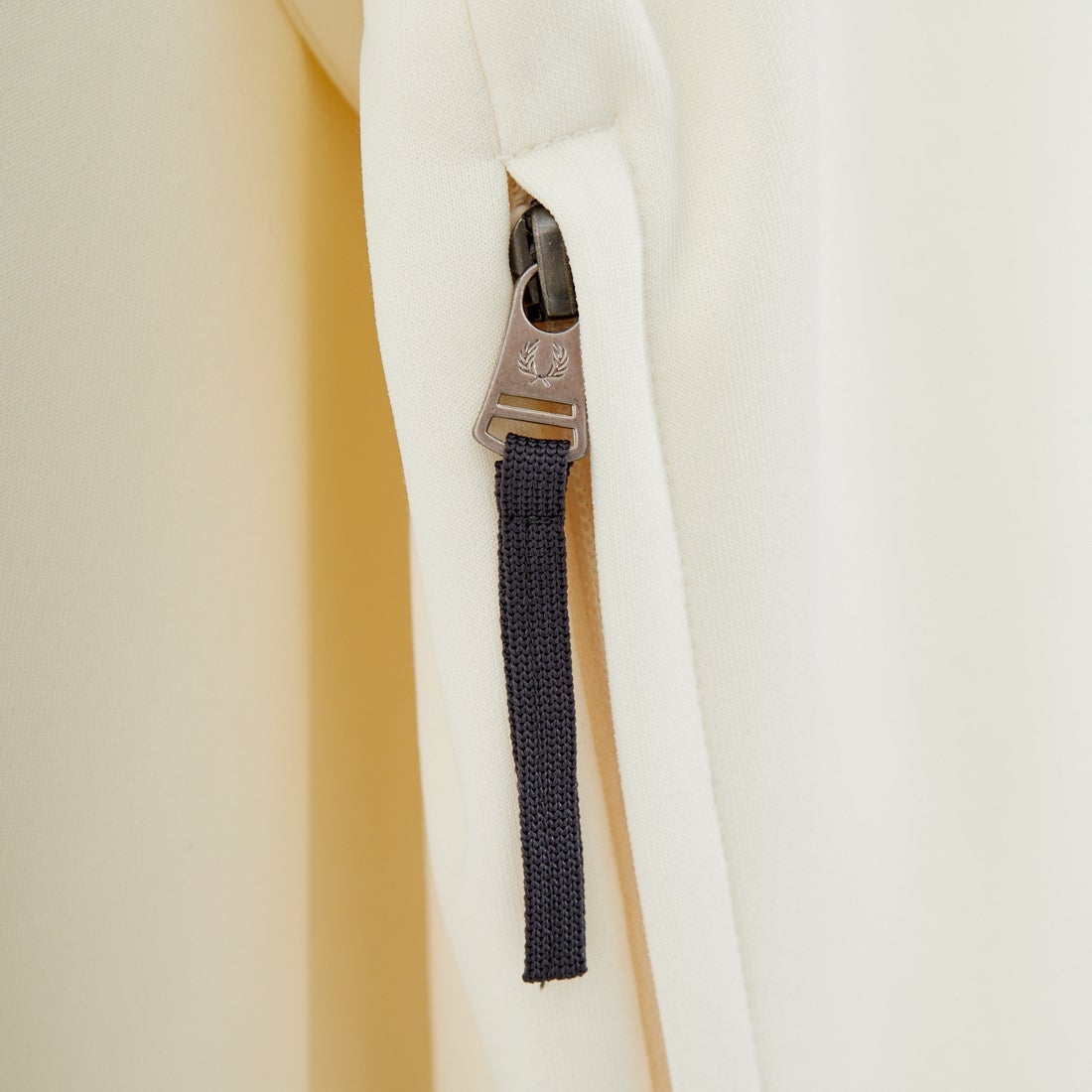 FRED PERRY [フレッドペリー] 別注 トラック クルーネックプルオーバー [FPM-25A-030JF] ECRU/ANCHO