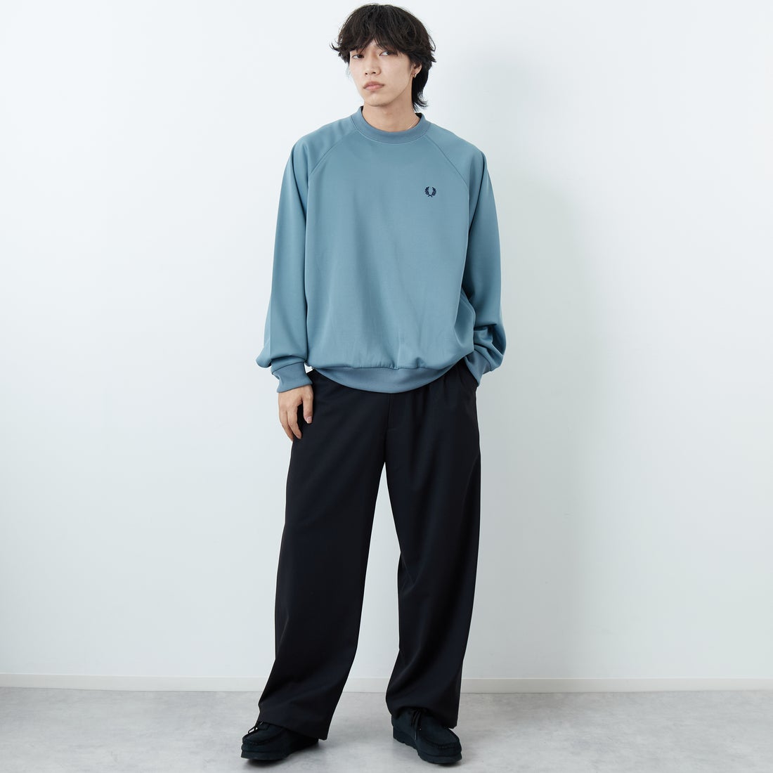 FRED PERRY [フレッドペリー] 別注 トラック クルーネックプルオーバー [FPM-25A-030JF] STOCKPORTB &&モデル身長：179cm 着用サイズ：L&&