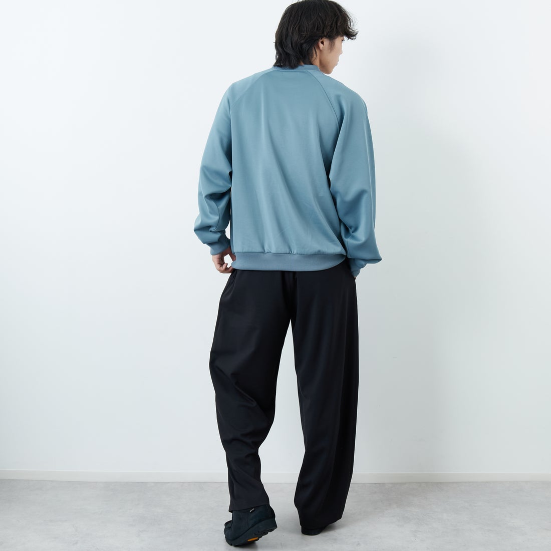 FRED PERRY [フレッドペリー] 別注 トラック クルーネックプルオーバー [FPM-25A-030JF] STOCKPORTB &&モデル身長：179cm 着用サイズ：L&&