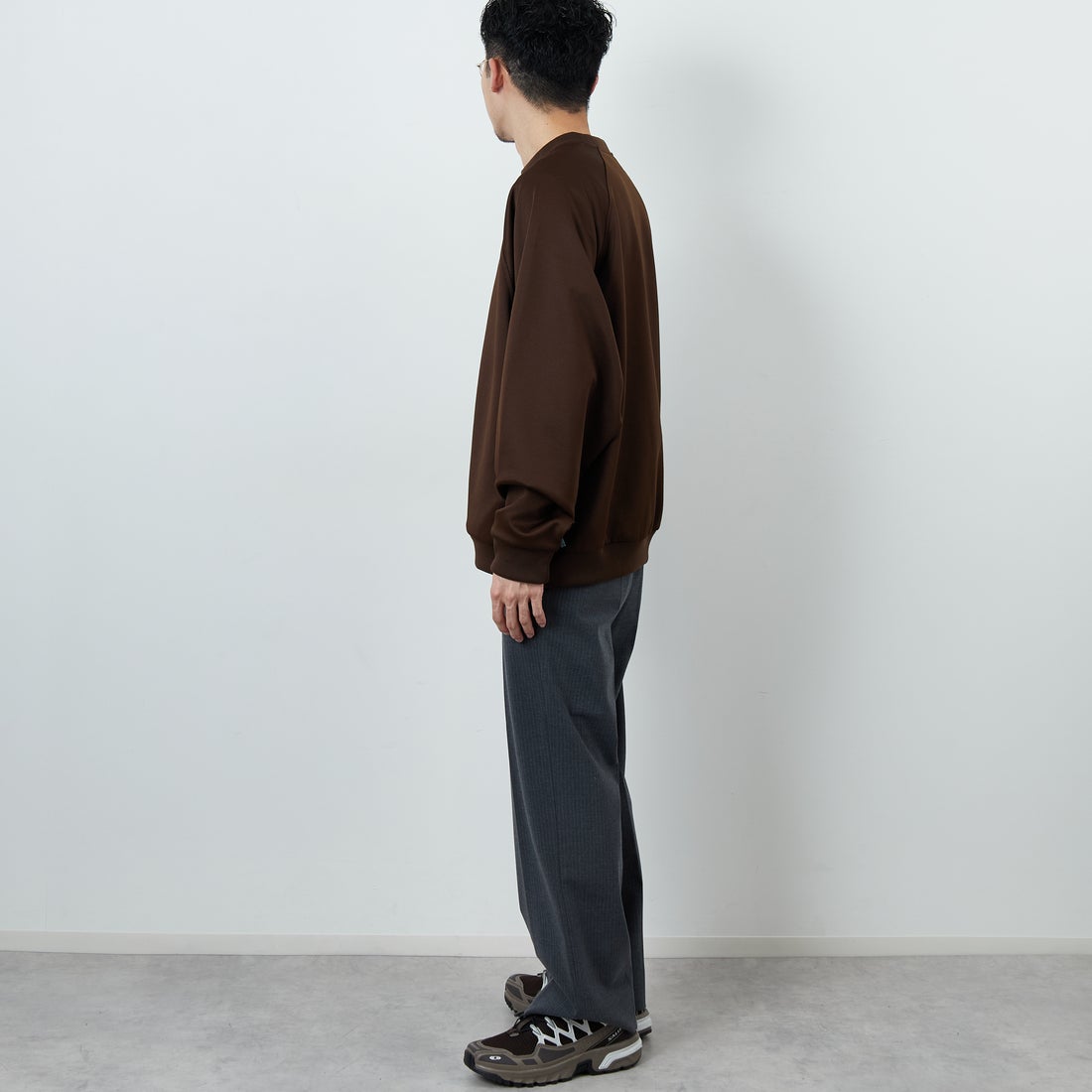 FRED PERRY [フレッドペリー] 別注 トラック クルーネックプルオーバー [FPM-25A-030JF] BURNT TOBA &&モデル身長：168cm 着用サイズ：L&&