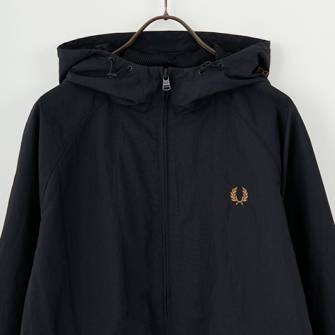 FRED PERRY [フレッドペリー] 別注 フード刺繍 ナイロンシェルジャケット [FPM-25A-031JF] BLACK/SHAD