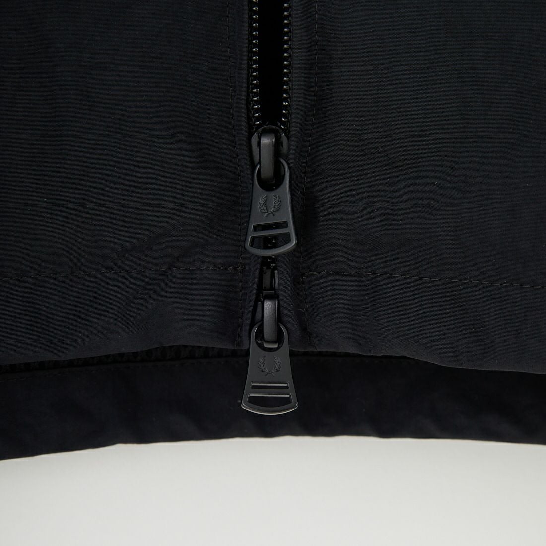 FRED PERRY [フレッドペリー] 別注 フード刺繍 ナイロンシェルジャケット [FPM-25A-031JF] BLACK/SHAD