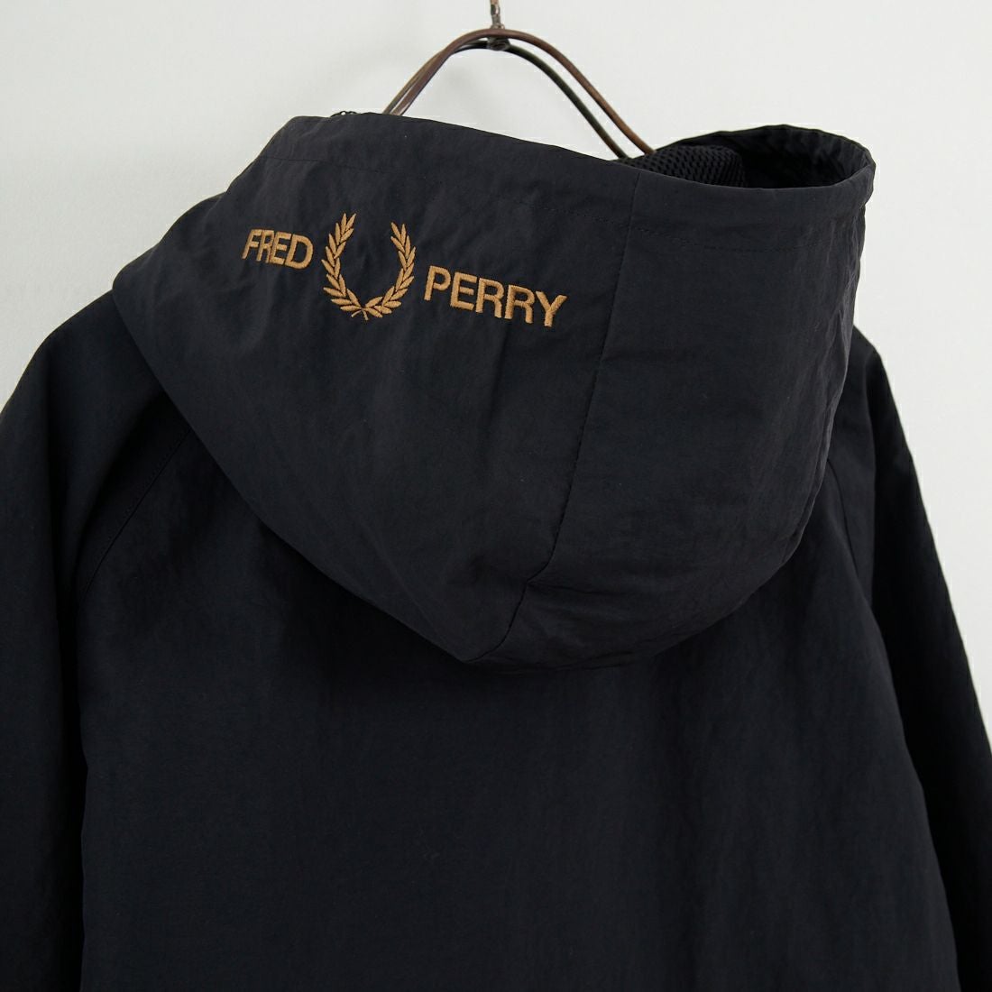 FREPERRY フード付きブラックジャケット Fred Perry フレッドペリー フード付き ナイロンジャケット J2330